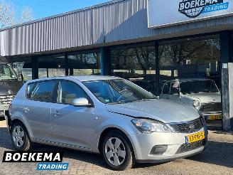 krockskadad bil auto Kia Cee d cee'd 1.4 CVVT X-tra Airco 5-Deurs 2011/6