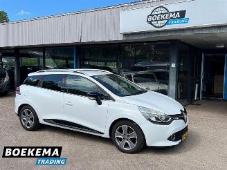 skadebil auto Renault Clio Estate 0.9 TCe Night&Day R-Link Navigatie Cruise Airco 2014/10