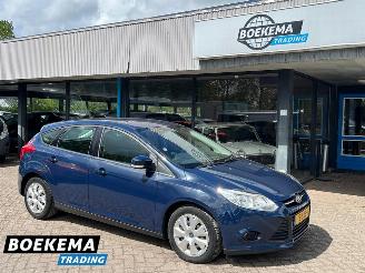 skadebil auto Ford Focus 1.6 EcoBoost Lease Navigatie Cruise PDC Trekhaak 2012/1