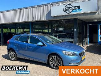 Damaged car Volvo V-40 2.0 D4 Summum Business Glazen Dak Navigatie Cruise 2014/7