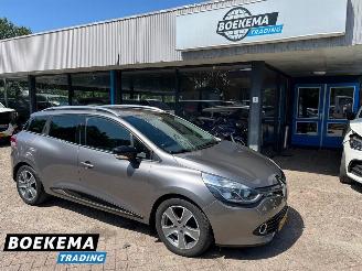Vaurioauto  passenger cars Renault Clio Estate 1.5 dCi ECO Night&Day Navigatie Cruise PDC Trekhaak 2015/6