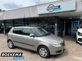 Voiture accidenté Skoda Fabia 1.6-16V Ambiente Automaat Airco Stoelverwarming PDC Trekhaak 2008/10