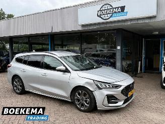 Damaged car Ford Focus Wagon 1.0 EcoBoost Hybrid ST Line Navigatie Cruise Climate 2022/8