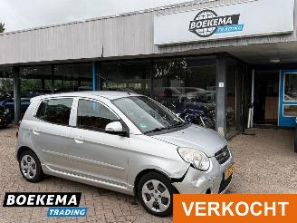 Vaurioauto  passenger cars Kia Picanto 1.1 X-ecutive Automaat Leer Climate PDC Trekhaak 2009/11