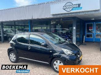 krockskadad bil auto Toyota Aygo 1.0-12V Comfort Automaat Airco 5-deurs Elektrische ramen 2010/3