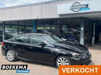 krockskadad bil auto Lexus IS 300h 25th Edition Stoelverwarming Navigatie Parkeercamera 2016/5
