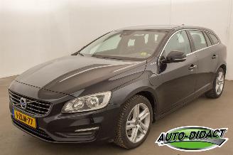 krockskadad bil auto Volvo V-60 D6 2.4 AWD Plug In Hybrid Phev 2015/1