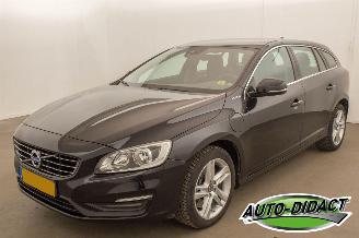 krockskadad bil auto Volvo V-60 D6 2.4 AWD Plug In Hybrid Phev 2015/1
