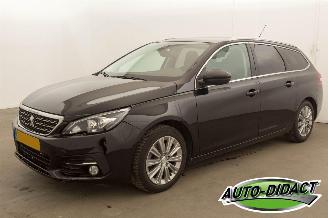 Schadeauto Peugeot 308 SW 1.2 Pano 96KW PureTech Blue Lease 2017/12