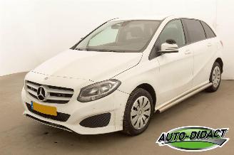 krockskadad bil auto Mercedes B-klasse 220D MOTOR KAPOT Ambition 2019/6