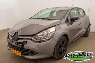 krockskadad bil auto Renault Clio 0.9 TCe Dynamique 2014/12