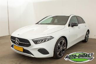krockskadad bil auto Mercedes A-klasse A180 Motor loopt Luxury Line Automaat Koppakking defect 2023/7