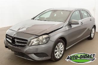 krockskadad bil auto Mercedes A-klasse A180 Clima Navi 2015/3