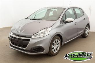 krockskadad bil auto Peugeot 208 1.2 PureTech 90.243 km 2019/1
