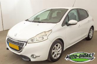 krockskadad bil auto Peugeot 208 1.2 e-VTi Automaat Blue Lease 2013/11