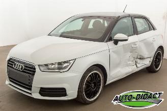 krockskadad bil auto Audi A1 1.0 TFSI 112.246 km Airco Navi 2017/1