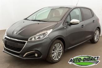 krockskadad bil auto Peugeot 208 1.2 Airco Navi 2017/3