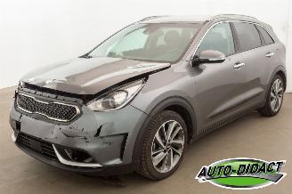 Vaurioauto  passenger cars Kia Niro 1.6 Automaat Clima Navi Leder Camera 2017/10