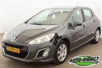 Vaurioauto  passenger cars Peugeot 308 1.6 VTi 105.889 km Clima Navi Leder Style 2013/10