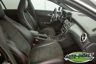 Mercedes Cla-klasse 200d Automaat Airco Navi Leder picture 22