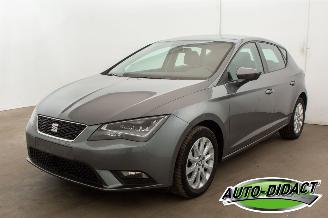 Schadeauto Seat Leon 2.0 TDI Automaat Clima Navi Camera 2016/8