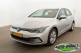 Schadeauto Volkswagen Golf 1.0 TSI 3129 km Clima Navi Camera Life Business 2024/4