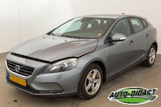 Schadeauto Volvo V-40 1.6 T2 Clima Navi MOTORSCHADE Kinetic 2014/10