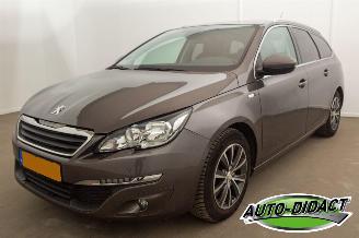 Voiture accidenté Peugeot 308 SW 1.2 PureTech Clima Navi Pano Style 2015/7