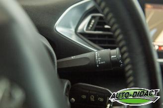 Peugeot 308 1.6 BlueHDi Clima Navi Camera Feline picture 16
