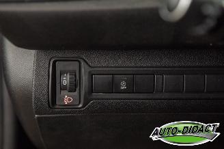 Peugeot 308 1.6 BlueHDi Clima Navi Camera Feline picture 12