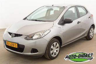 Vaurioauto  passenger cars Mazda 2 1.3 XS 2010/3