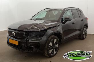 Voiture accidenté Volvo EX40 Single Motor Extended Range Plus 82 kWh 2024/5