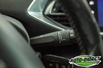 Peugeot 308 1.6 HDI Automaat Clima Navi Féline picture 15