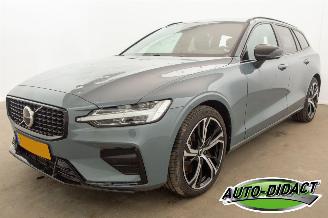 skadebil auto Volvo V-60 2.0 B4 Automaat 8794 km Digi Dash Camera Navi Plus Dark 2023/5