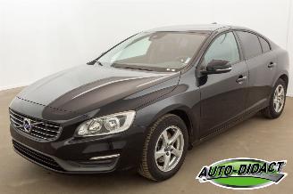 Schadeauto Volvo S-60 1.6 AT Kinetic 58.185 km Car-Pass Navi Clima 2015/3
