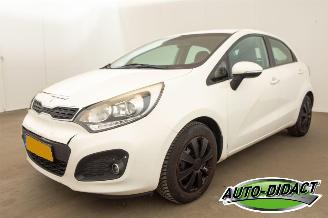 skadebil auto Kia Rio 1.2 CVVT Clima Motorschade Super Pack 2011/9