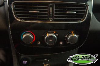 Renault Clio 0.9 TCe Airco Navi Limited picture 9