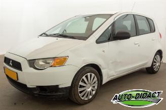 krockskadad bil auto Mitsubishi Colt 1.1 Edition One Airco 2010/9