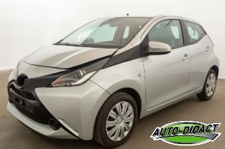Vaurioauto  passenger cars Toyota Aygo 1.0 X-Play Airco Camera 2017/3