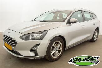 uszkodzony samochody osobowe Ford Focus Wagon - 1.0 EcoBoost Hybrid - Navi - Camera - Trend Edition Business 2021/10