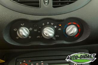 Renault Twingo 1.2-16V Airco Authentique picture 7