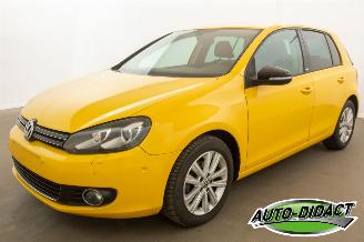 Vaurioauto  passenger cars Volkswagen Golf 1.6 TDI Automaat Navi Clima 2011/11