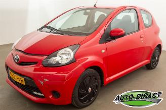 Damaged car Toyota Aygo 1.0 VVT-i Airco 79.200 km Comfort 2013/3