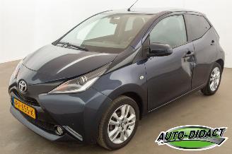 Unfallwagen Toyota Aygo 1.0 X-Joy Navi Camera Clima VVT-i 2017/9