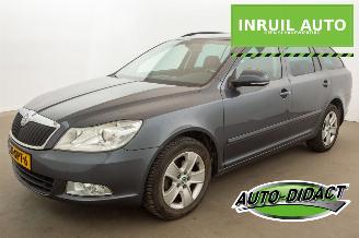 krockskadad bil auto Skoda Octavia 1.2 TSI Automaat Navi Clima Ambition Business Line 2011/11