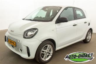 Damaged car Smart Forfour EQ 18 kWh Automaat Clima Essential 2021/3
