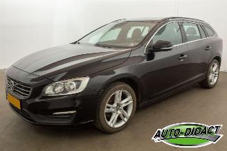 Damaged car Volvo V-60 2.0 D3 Navi Summum 2017/2