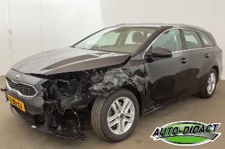 damaged passenger cars Kia Ceed 1.0 T-GDi Navi Camera Clima DynamicLine 2021/8