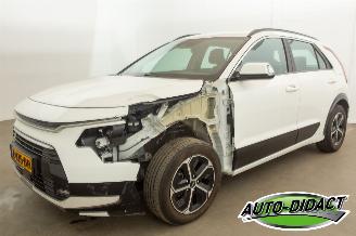 damaged passenger cars Kia Niro 1.6 GDi Hybrid Automaat Digi Dash Camera DynamicLine 2024/4