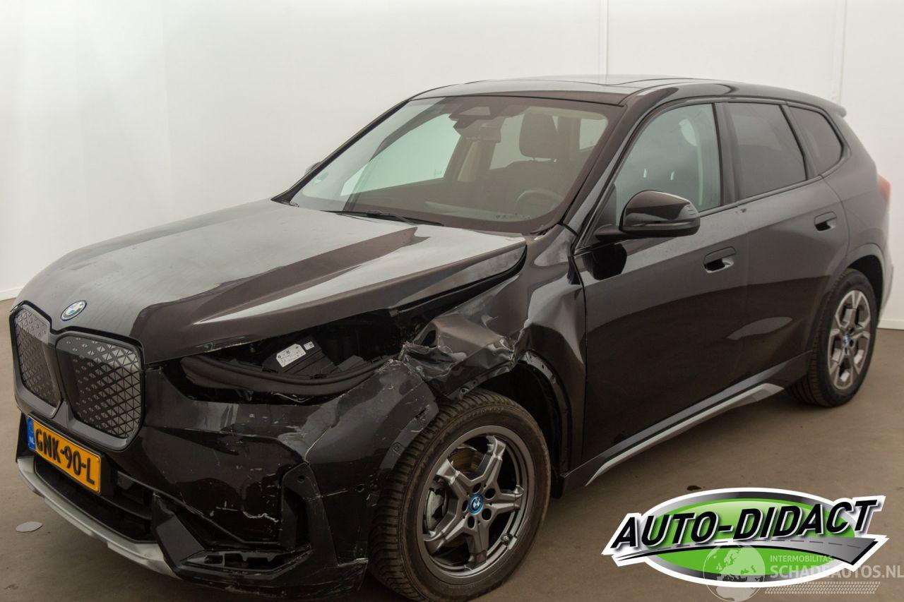 BMW iX1 eDrive20 67 kWh Navi Camera 43.936 km NAP